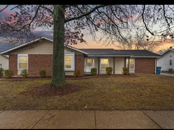 12620 Countrybrook Dr, Saint Louis, MO 63138