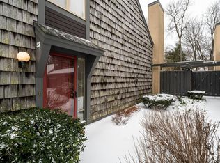 33 Stonewood Ct, Racine, WI 53402