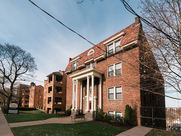 Apartments On Academy — Photo 7