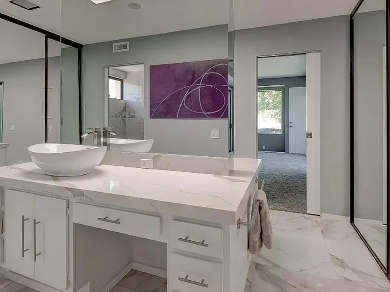 135 Desert West Dr — Photo 7