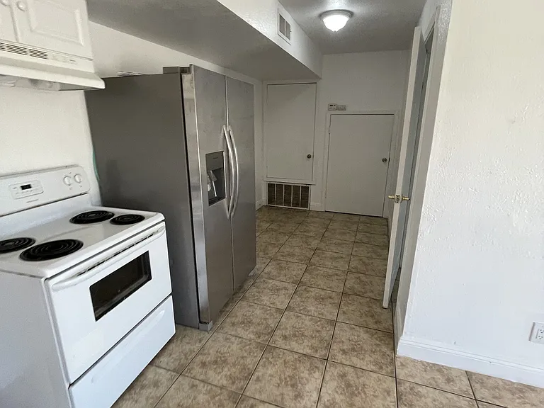 712 Bridge St #1 — Photo 9