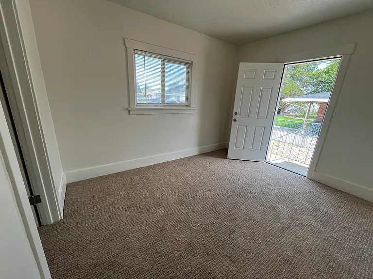 247 N 1100 W — Photo 5
