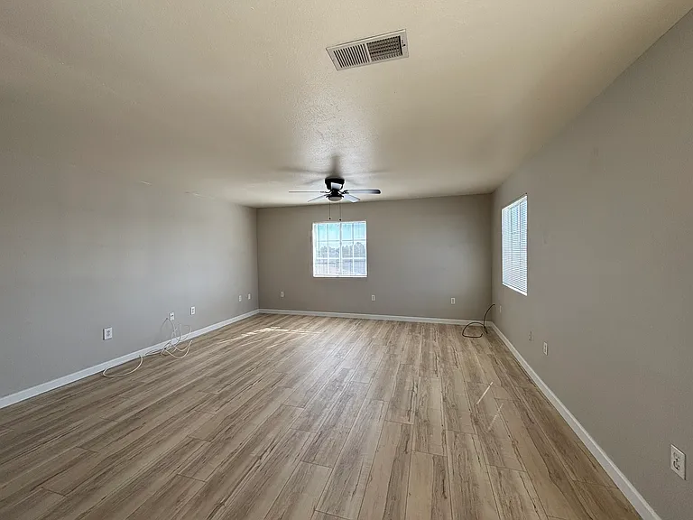 2932 Preece St #B — Photo 3