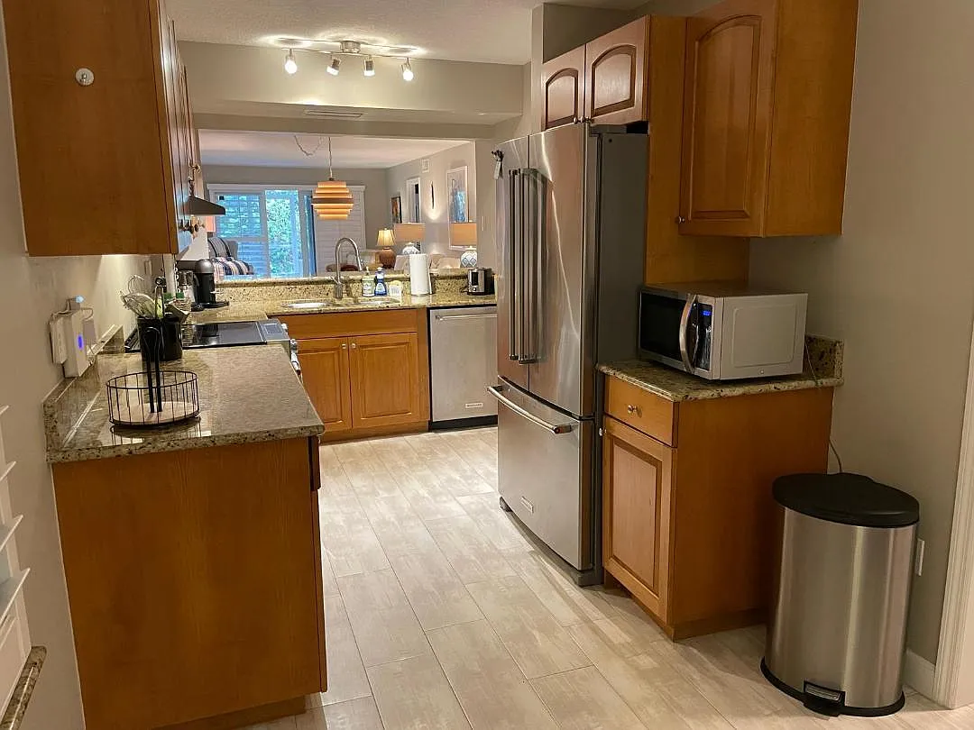 2 bed, 2.0 bath, 1298 sqft, $3,850 — Photo 2