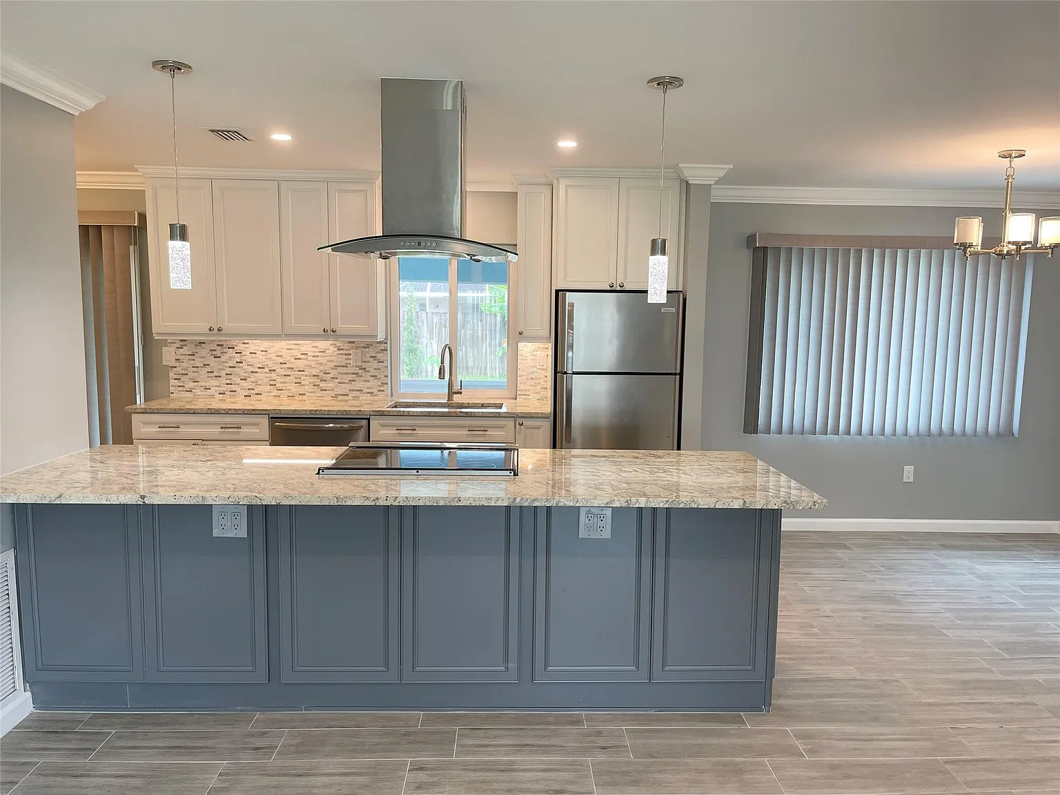 3 bed, 2.0 bath, 1427 sqft, $4,900 — Photo 1