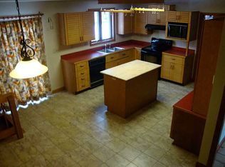 30 William Dr, Middletown, RI 02842