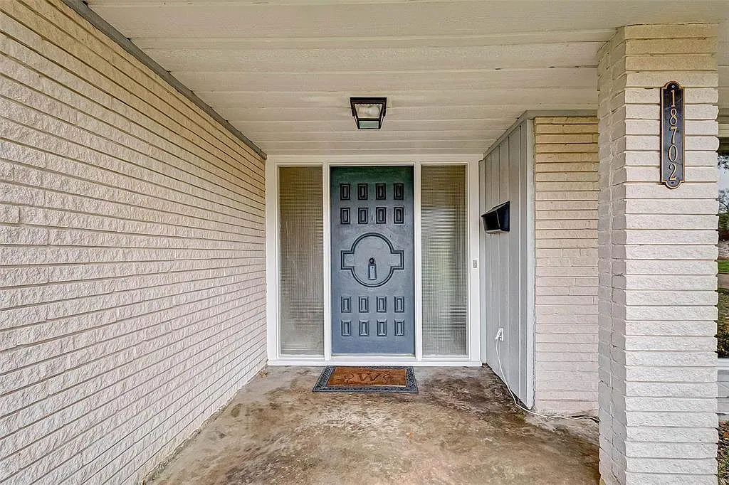 4 bed, 2.5 bath, 2354 sqft, $2,600 — Photo 3