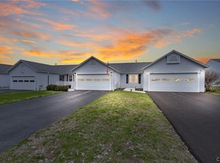 307 Clouds View Cir, Camillus, NY