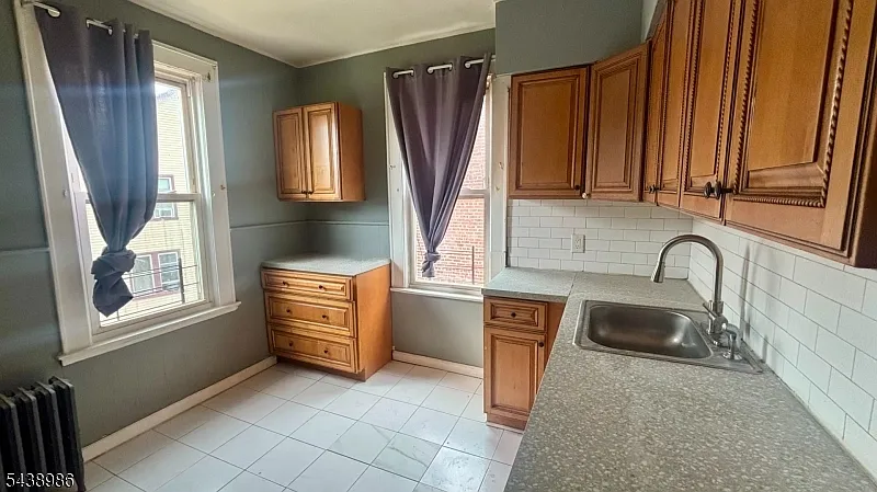 3 bed, 1.0 bath, $2,175 — Photo 4