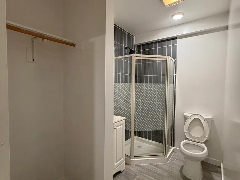 14243 Victory Blvd #5 — Photo 6