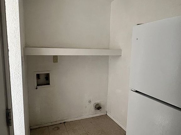 5th image of 312 Richard Dr #2
