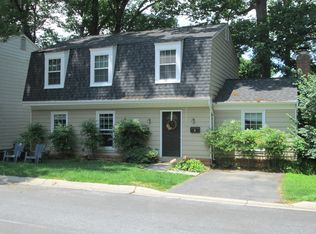 8 Simms Ct, Kensington, MD 20895