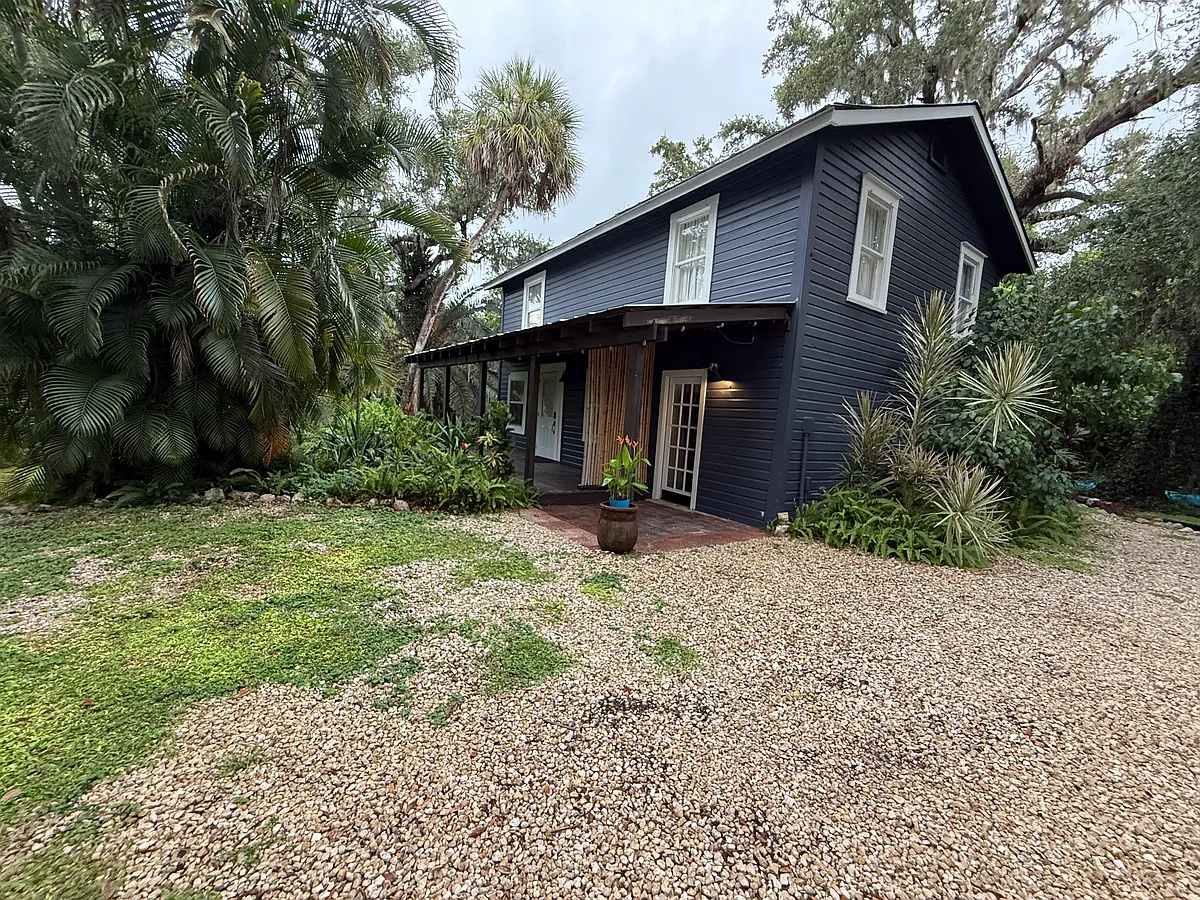 Exterior view of building with private entrance, porch and assigned parking - 2795 Riverside Dr #2
