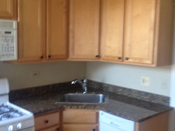 2nd image of 6430 N Francisco Ave Unit 3A