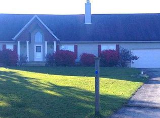 W282N6554 Irving Pl, Hartland, WI 53029