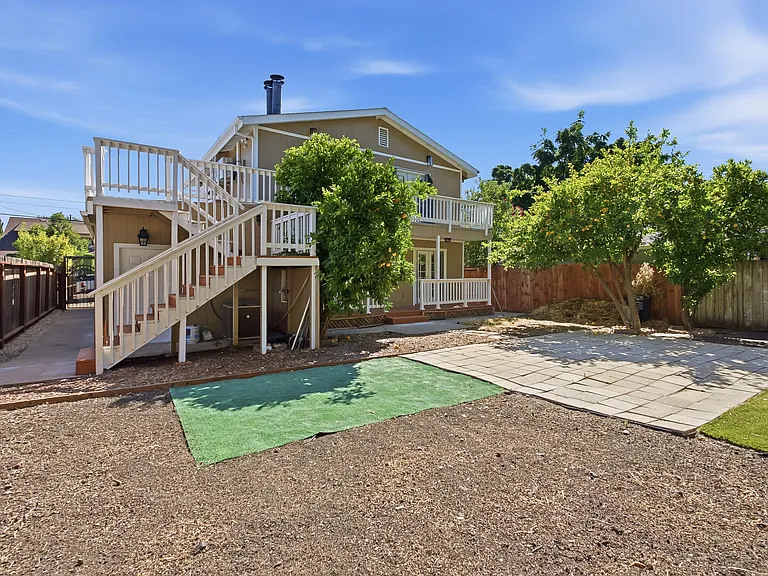 1162 Davis St — Photo 5