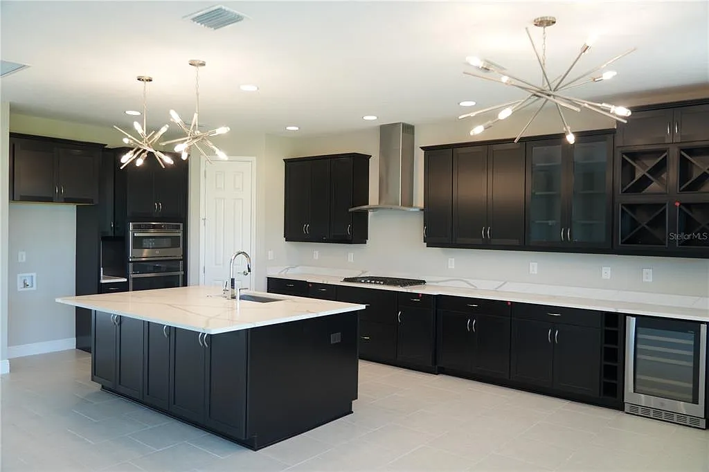 5 bed, 4.0 bath, 3615 sqft, $5,250 — Photo 4