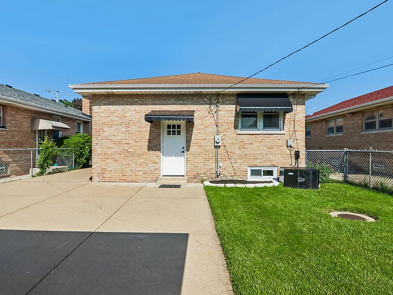 8804 S Fairfield Ave — Photo 15
