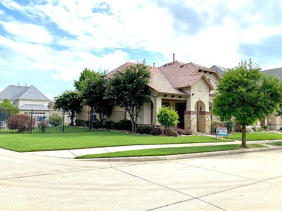 3rd image of 8001 Chickasaw Trl