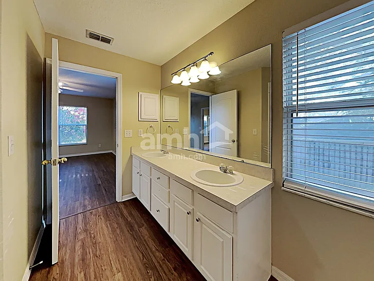 660 Winding Lake Dr — Photo 10