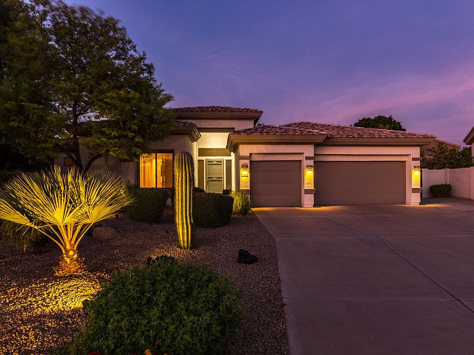 Front Twilight 1271 N Bronco Ln Gilbert