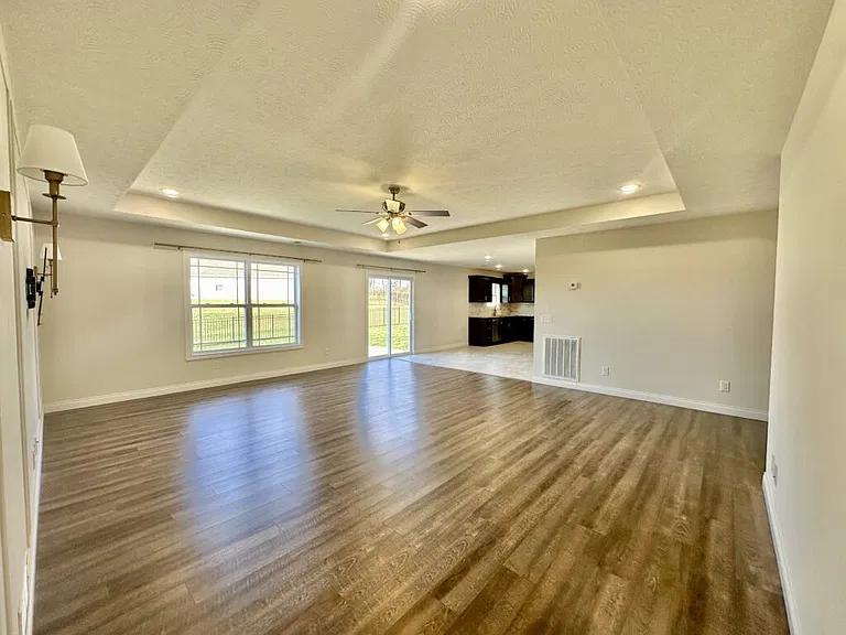 631 Tristan Ln — Photo 4