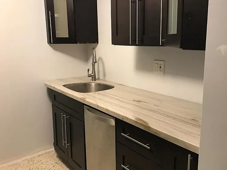 428 SW 5th Ave #101 — Photo 9