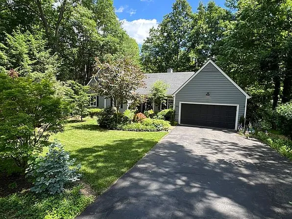 208 Blackthorn Ln, Charlottesville, VA 22902