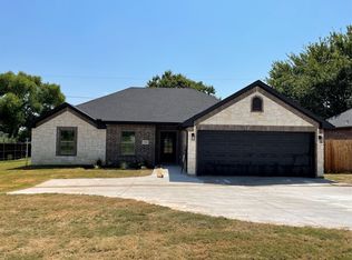 208 W Locust St, Collinsville, TX 76233