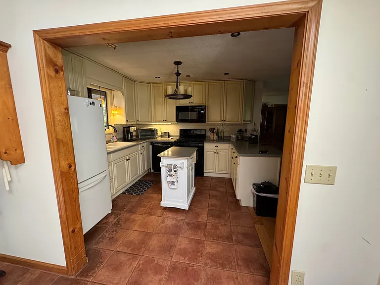 675 Crowe Rd — Photo 8