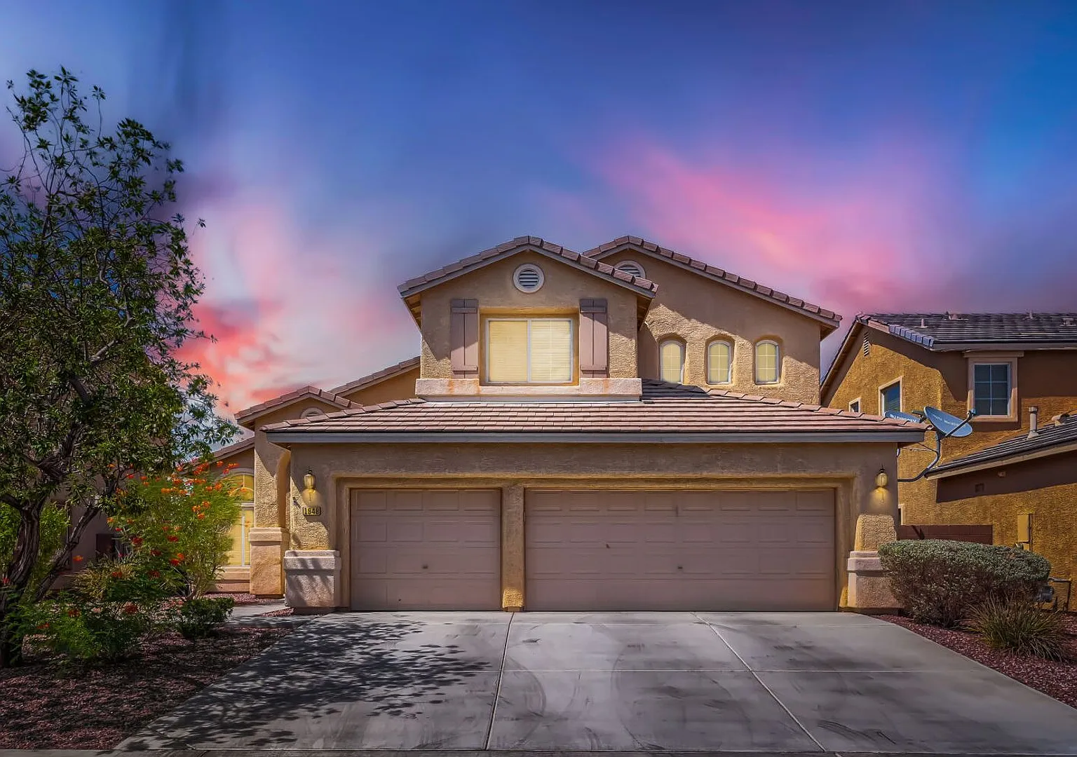Spacious 4-Bedroom Home with 3-Car Garage & Mountain Views — Photo 1