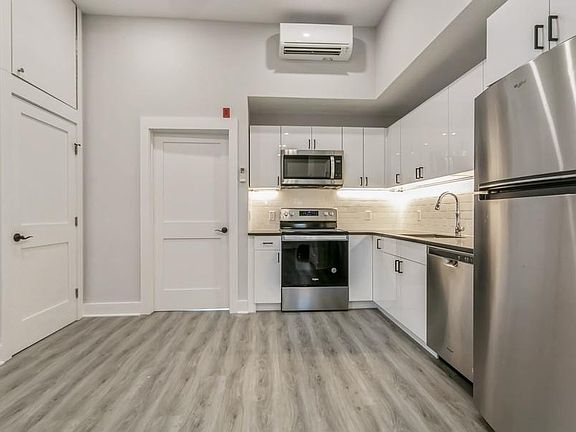 4th image of 49 Beekman Ave #8