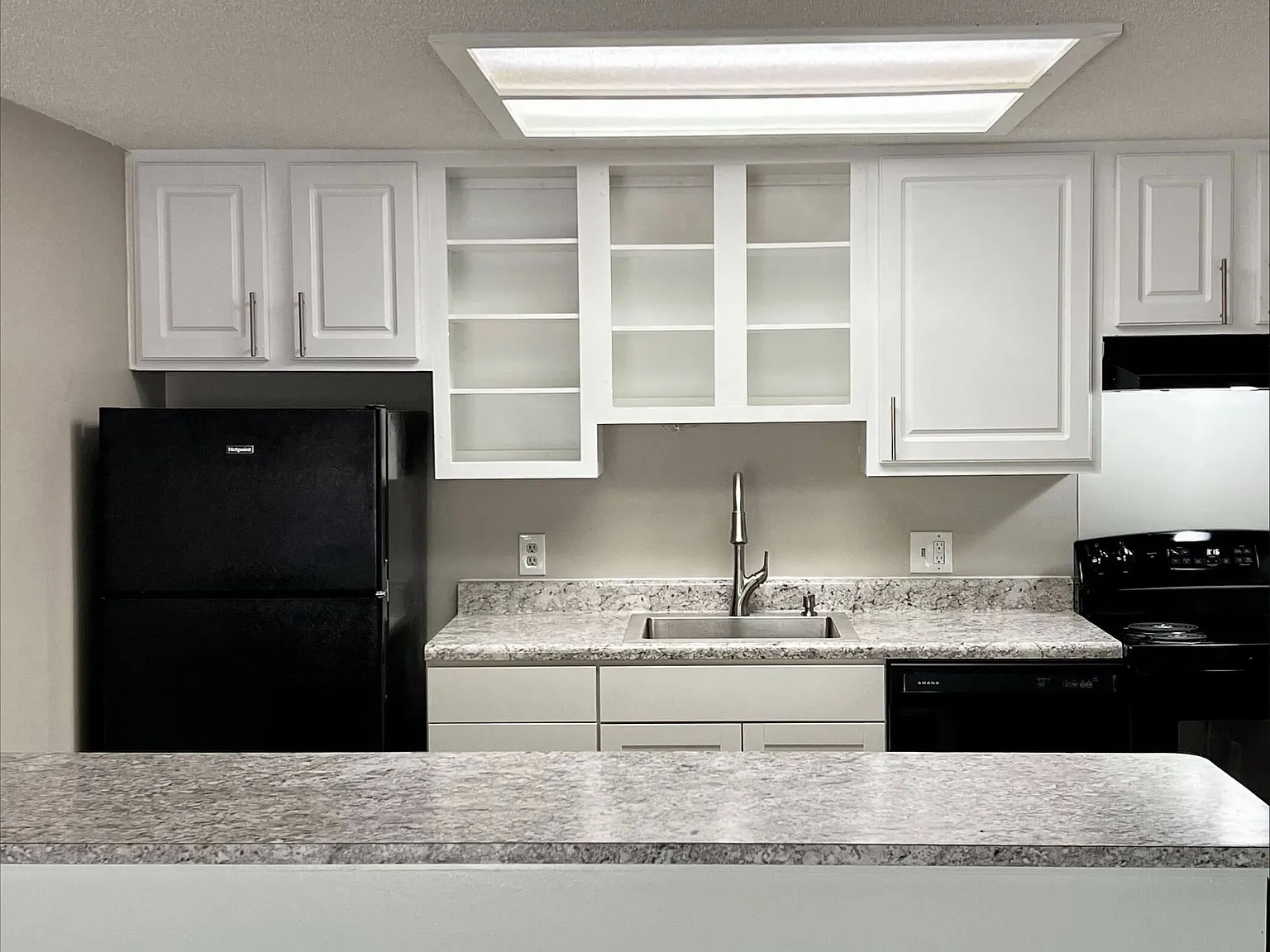 Elmwood Apartments — Photo 3
