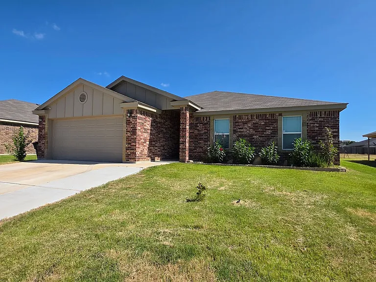 3103 Goblin Dr — Photo 1