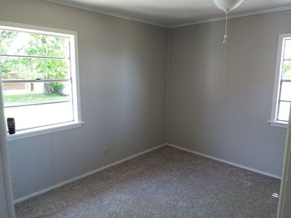2nd image of 320 Anchor Ln