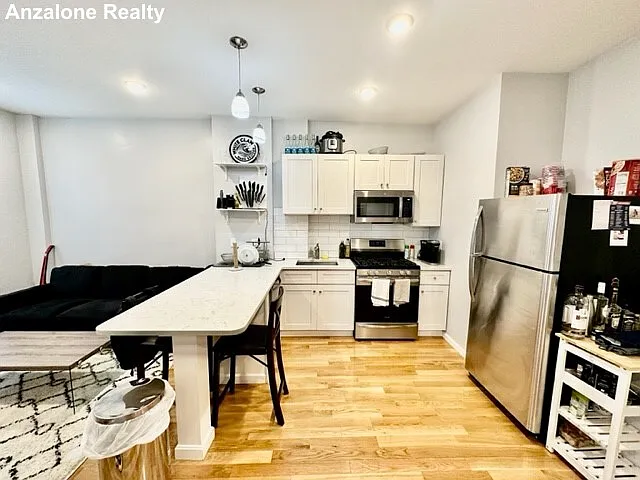 Photo 2 of 10 - 2 Baldwin Pl #1R - Boston, MA Building Photo - 2 Baldwin Pl #1R