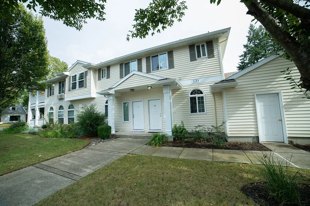 Building Photo - 370 N Douglas St