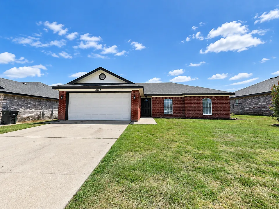 4400 Wade Dr