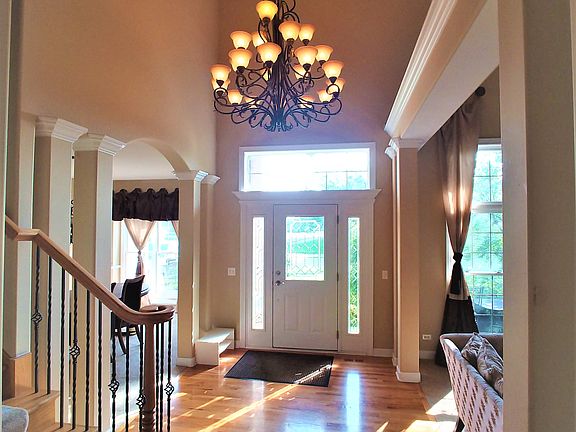 Soaring ceilings; Interior being painted... New pics to follow.