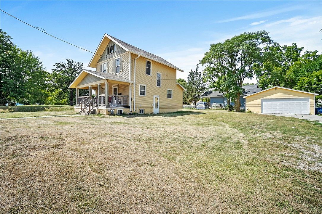 1823 Clark St, Des Moines, IA 50314 Zillow
