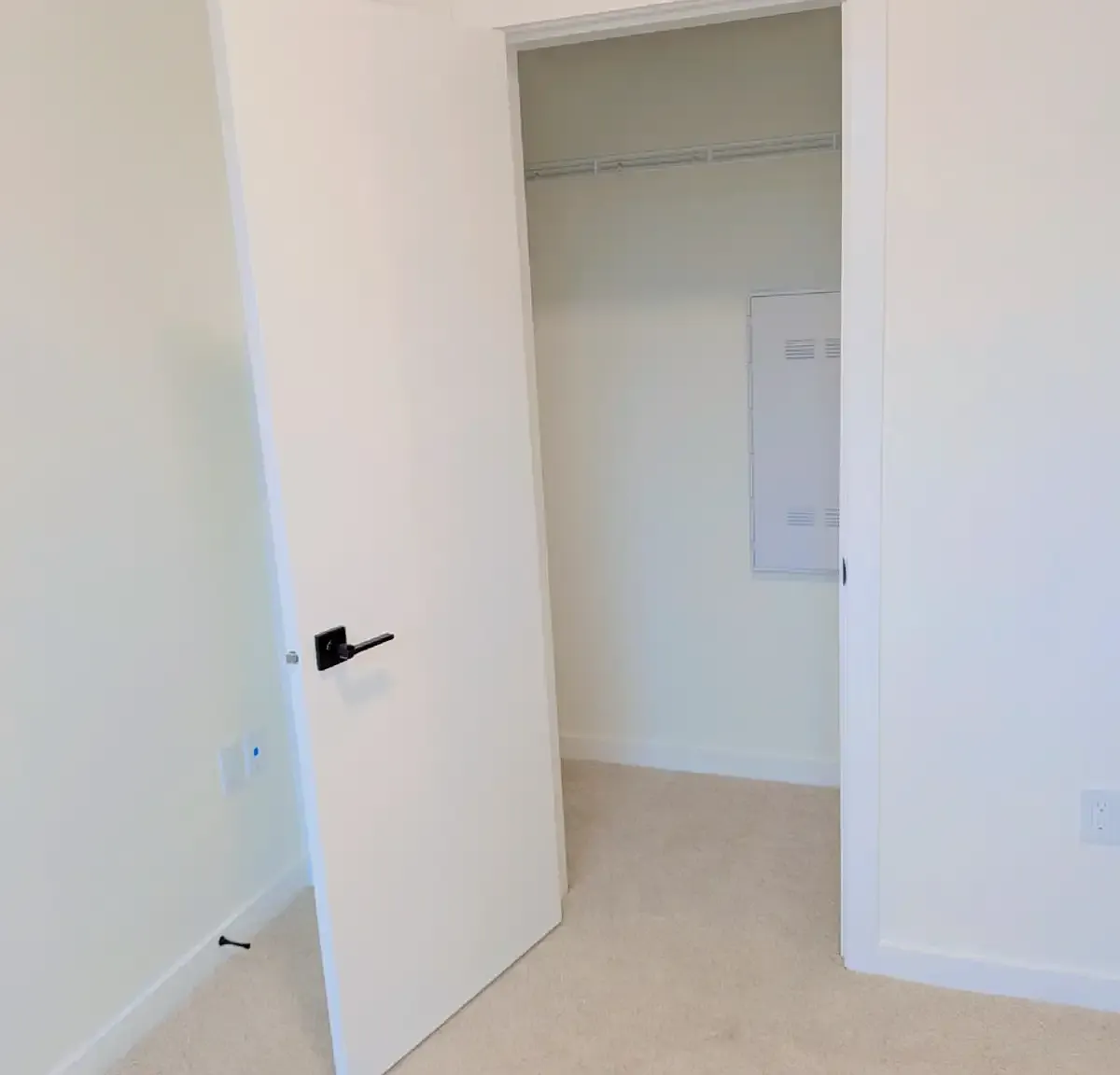 2 bed, 700 sqft, $2,400 — Photo 4