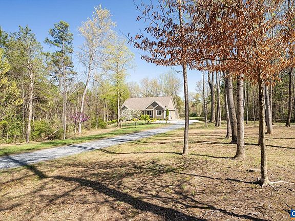 3rd image of 336 Bear Run Rd