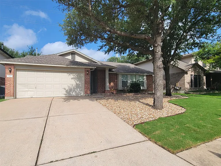 3307 Saint Genevieve Dr — Photo 2