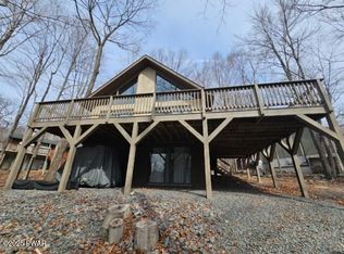 1007 Deer Trail Rd, Lake Ariel, PA 18436