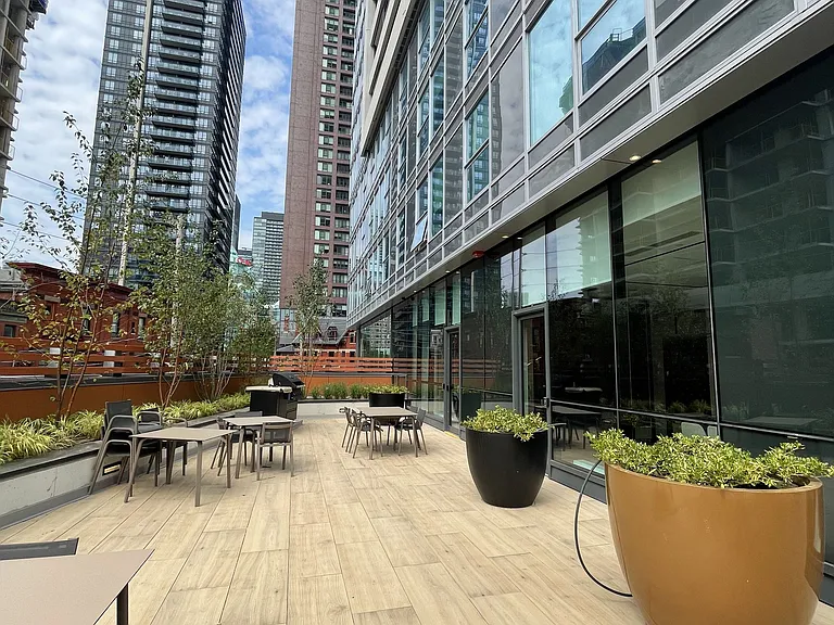 609 Sherbourne St #4402 — Photo 18