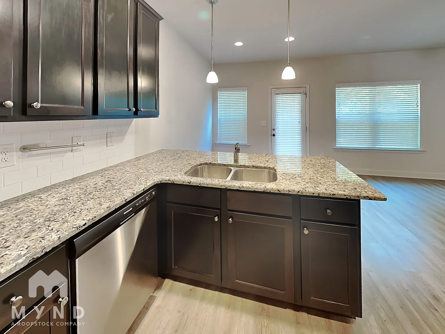 3 bed, 2.5 bath, 1572 sqft, $1,875 — Photo 3