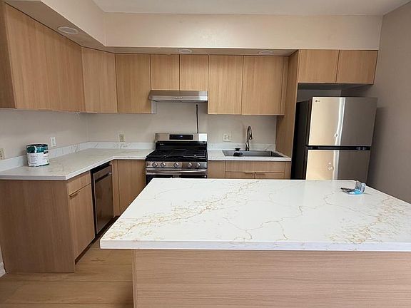 5th image of 4475-4483 Bond St #4481