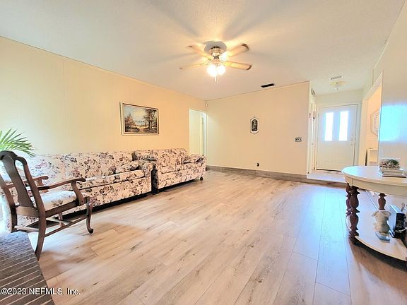 3rd image of 2046 Broad Oak Dr