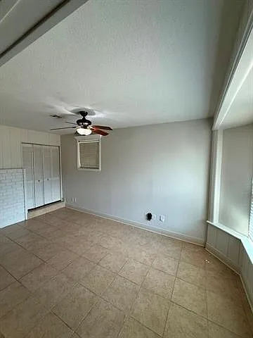 2 bed, 1.0 bath, 900 sqft, $1,325 — Photo 2