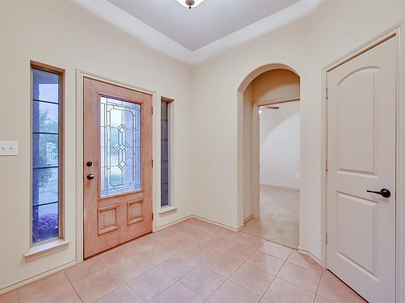4th image of 203 Stonegate Blvd
